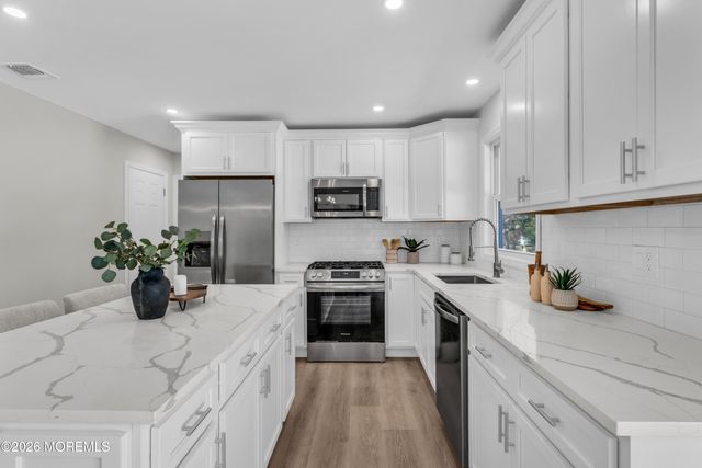 213 Hamilton Drive, Toms River, NJ 08753