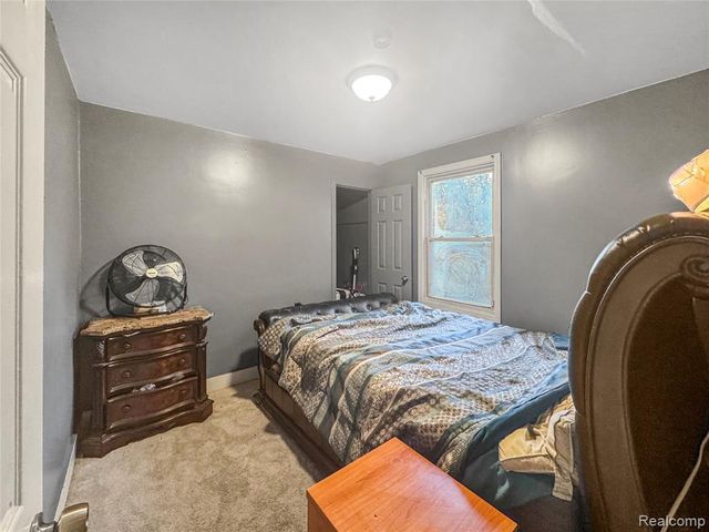 8805 Whitlock Avenue, Dearborn, MI 48126