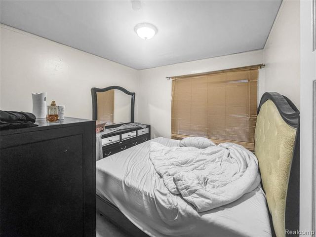 8805 Whitlock Avenue, Dearborn, MI 48126