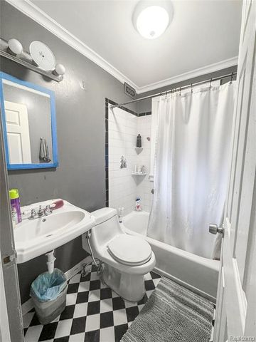 8805 Whitlock Avenue, Dearborn, MI 48126