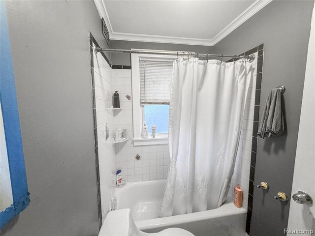 8805 Whitlock Avenue, Dearborn, MI 48126