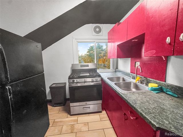 8805 Whitlock Avenue, Dearborn, MI 48126