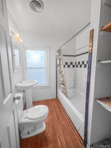 8805 Whitlock Avenue, Dearborn, MI 48126