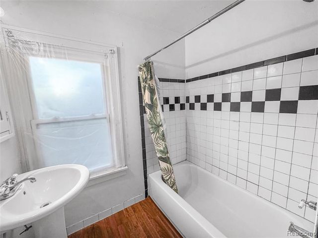 8805 Whitlock Avenue, Dearborn, MI 48126