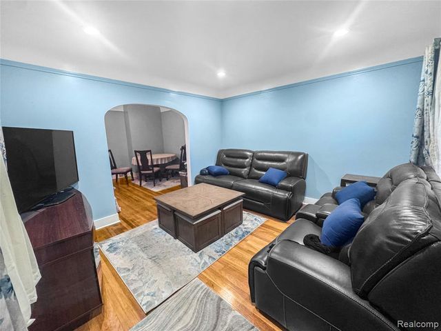 8805 Whitlock Avenue, Dearborn, MI 48126