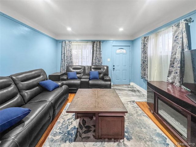 8805 Whitlock Avenue, Dearborn, MI 48126