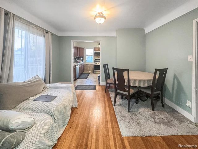 8805 Whitlock Avenue, Dearborn, MI 48126