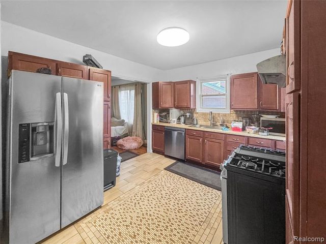 8805 Whitlock Avenue, Dearborn, MI 48126