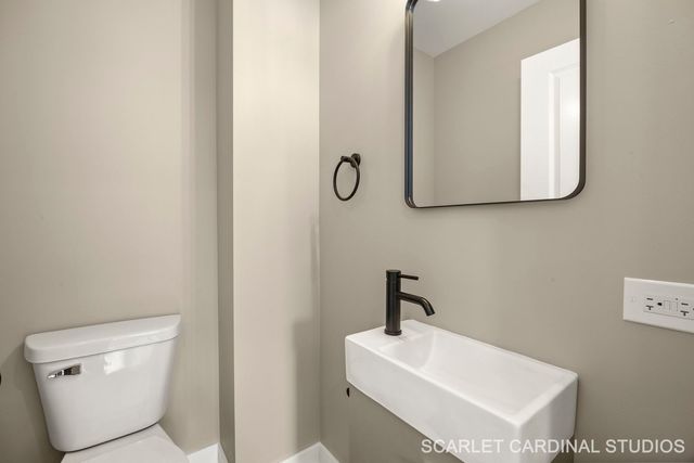 213 S Yale Avenue, Villa Park, IL 60181