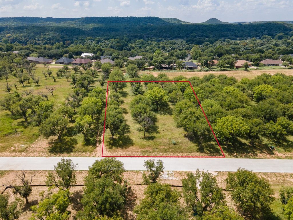 3107 E Landings S, Granbury, TX 76049