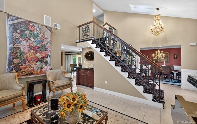 18 Chardonnay Road, Commack, NY 11725