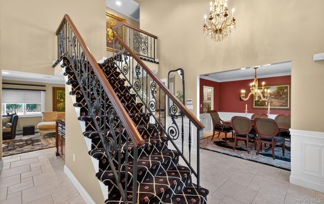 18 Chardonnay Road, Commack, NY 11725