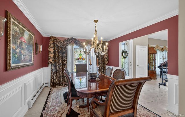 18 Chardonnay Road, Commack, NY 11725