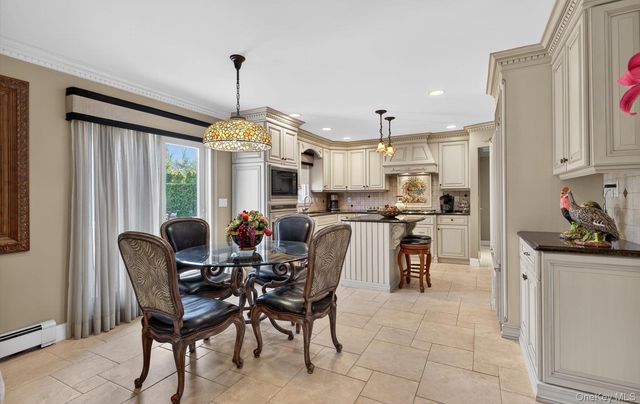 18 Chardonnay Road, Commack, NY 11725