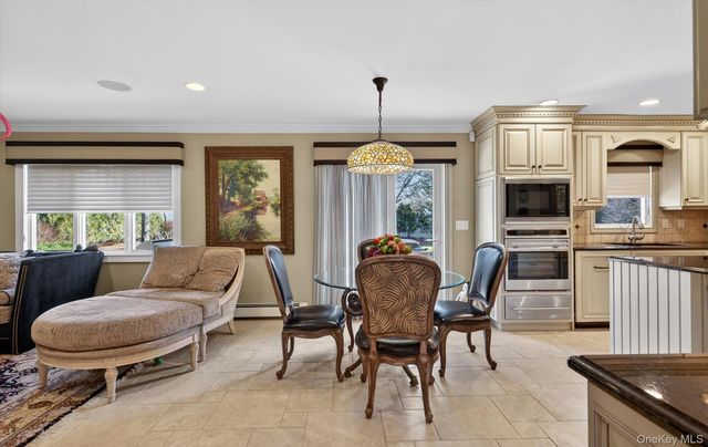 18 Chardonnay Road, Commack, NY 11725