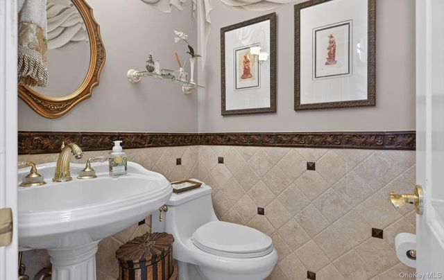 18 Chardonnay Road, Commack, NY 11725