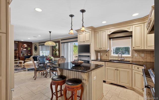 18 Chardonnay Road, Commack, NY 11725