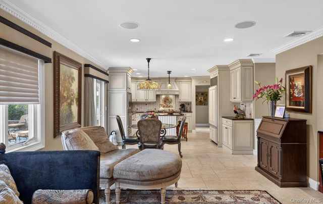 18 Chardonnay Road, Commack, NY 11725