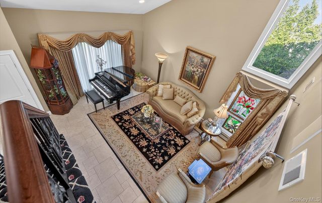 18 Chardonnay Road, Commack, NY 11725