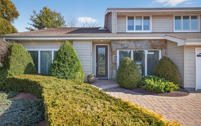 18 Chardonnay Road, Commack, NY 11725