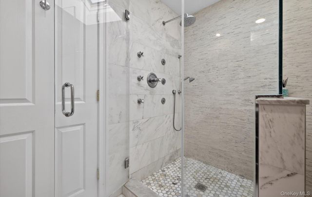 18 Chardonnay Road, Commack, NY 11725