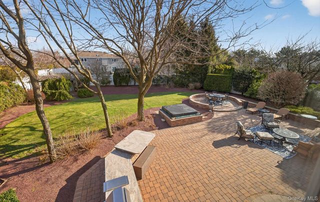 18 Chardonnay Road, Commack, NY 11725