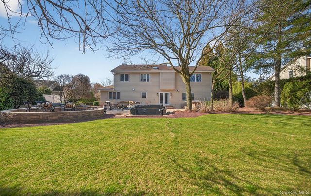 18 Chardonnay Road, Commack, NY 11725