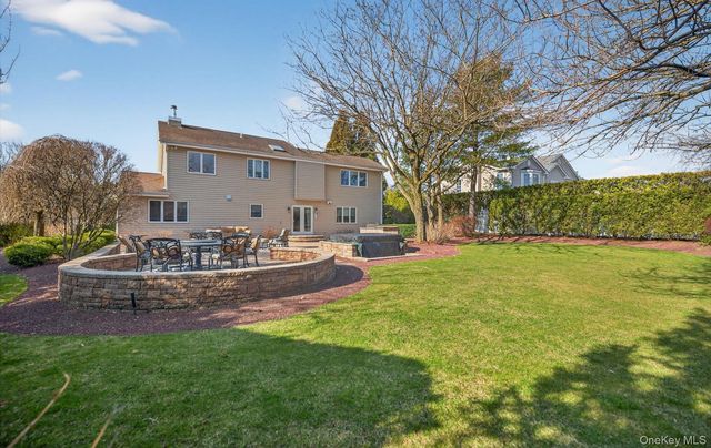 18 Chardonnay Road, Commack, NY 11725