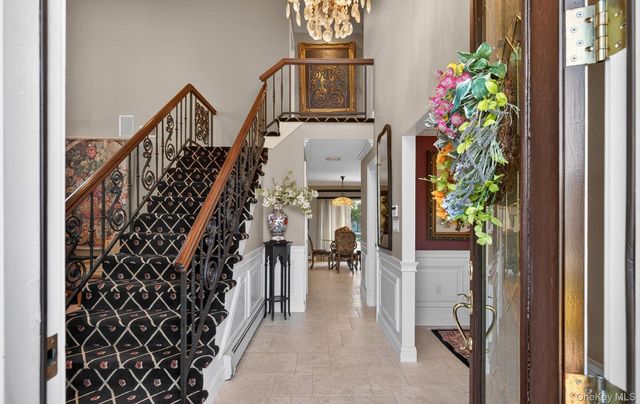 18 Chardonnay Road, Commack, NY 11725