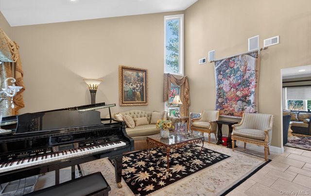 18 Chardonnay Road, Commack, NY 11725