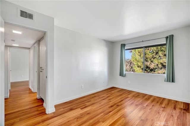 7308 Corbin Avenue G, Reseda, CA 91335