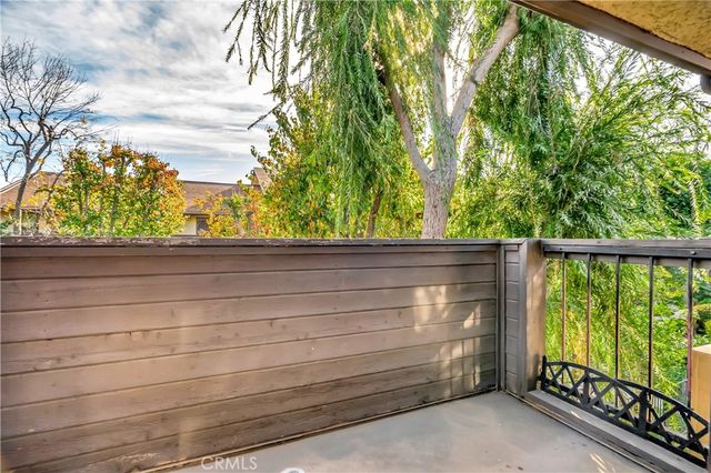 7308 Corbin Avenue G, Reseda, CA 91335