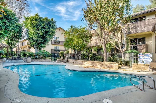 7308 Corbin Avenue G, Reseda, CA 91335