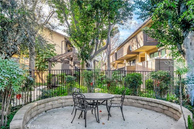 7308 Corbin Avenue G, Reseda, CA 91335