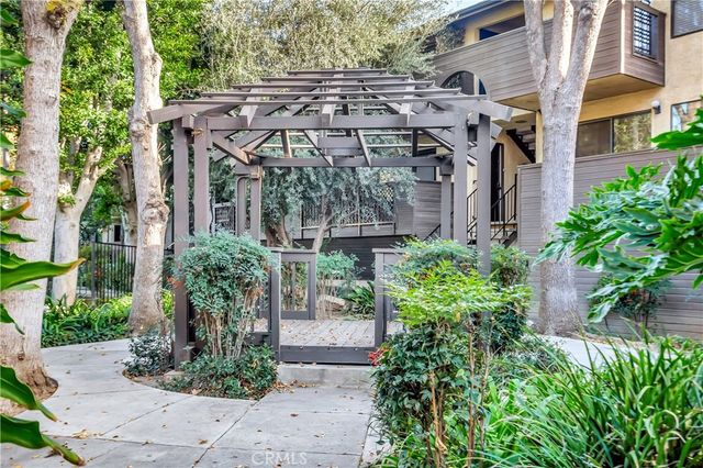 7308 Corbin Avenue G, Reseda, CA 91335