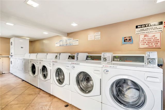 7308 Corbin Avenue G, Reseda, CA 91335