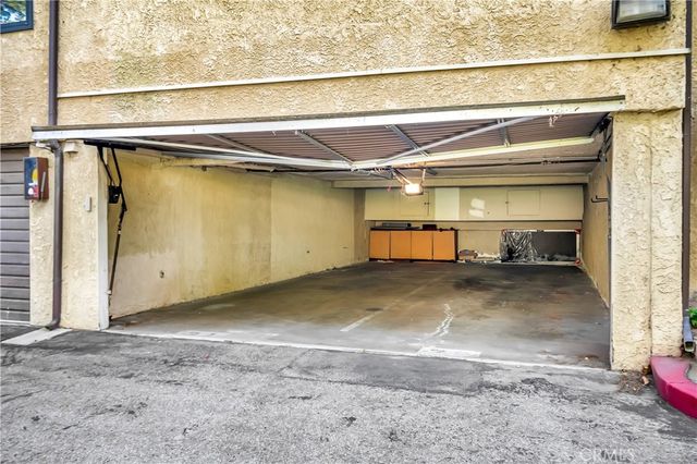 7308 Corbin Avenue G, Reseda, CA 91335