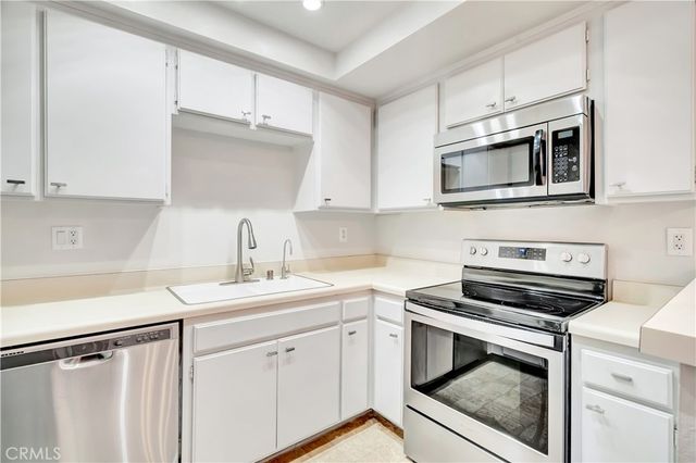 7308 Corbin Avenue G, Reseda, CA 91335