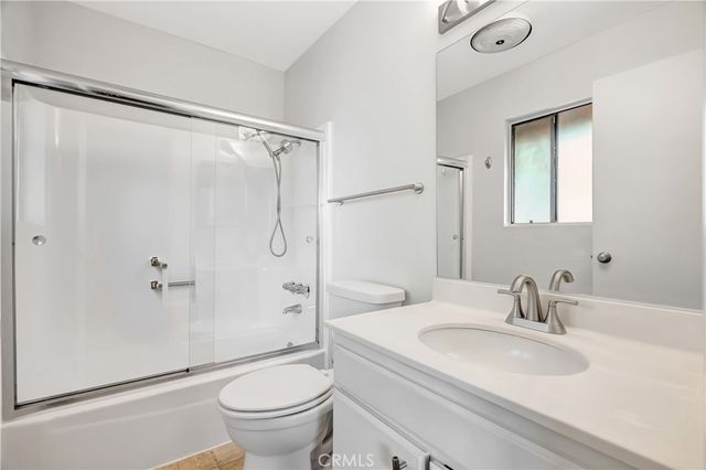 7308 Corbin Avenue G, Reseda, CA 91335