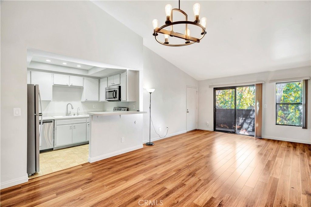 7308 Corbin Avenue G, Reseda, CA 91335