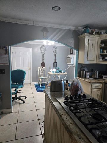 855 Alma Street, Beaumont, TX 77705