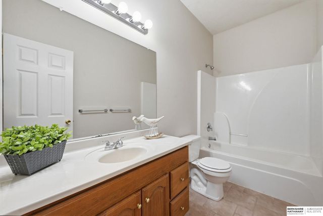 3725 N 55th Street, Omaha, NE 68104