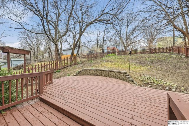 3725 N 55th Street, Omaha, NE 68104