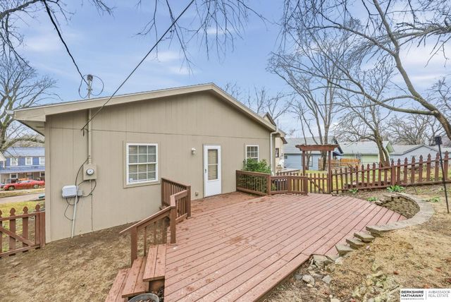 3725 N 55th Street, Omaha, NE 68104