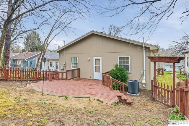 3725 N 55th Street, Omaha, NE 68104