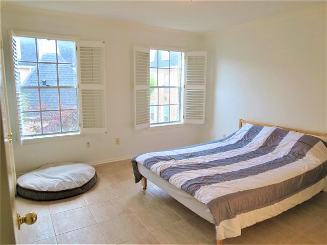 361 N Post Oak Lane 239, Houston, TX 77024