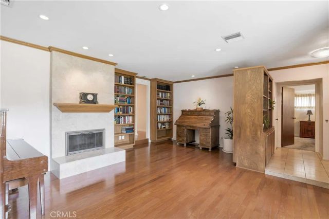 15803 Gault Street, Lake Balboa, CA 91406