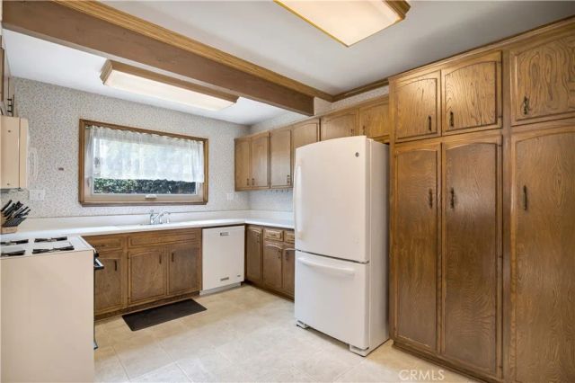15803 Gault Street, Lake Balboa, CA 91406