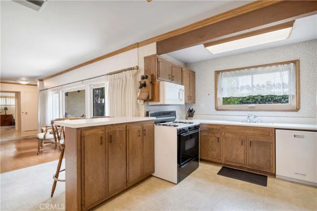 15803 Gault Street, Lake Balboa, CA 91406