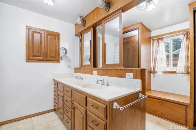 15803 Gault Street, Lake Balboa, CA 91406